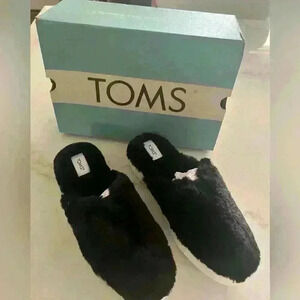 TOMS Alpargata Mallow Mule Black Faux Fur Slippers Women's Size 6 New in Box.